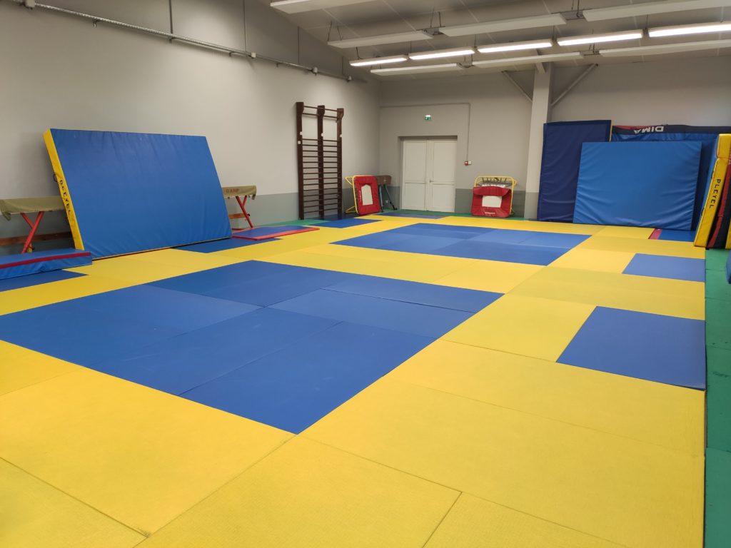Nettoyage et installations des tatamis 🥋 Judo des Mille Étangs 🥋